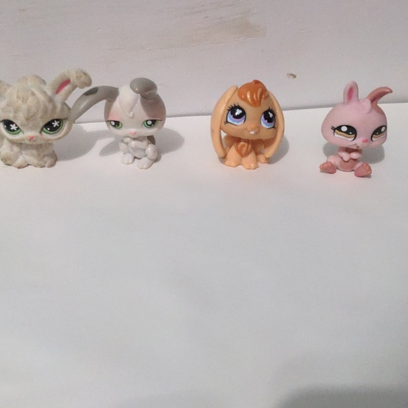 Bundle of littlest pet shops, houses, and accessories - Picture 8 of 17